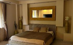 Beigeroom